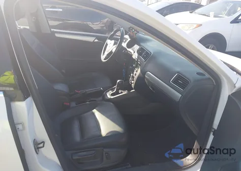 2014 Volkswagen Jetta 1.8T Se z USA, uszkodzony, nr VIN 3VWD17AJ3EM222192